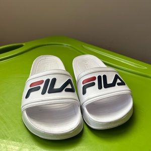 Fila slides